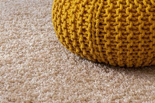 Hvordan skape et avslappende miljø hjemme med tepper og snus?